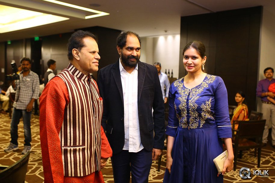 TSR-Felicitates-Gautamiputra-Satakarni-Team